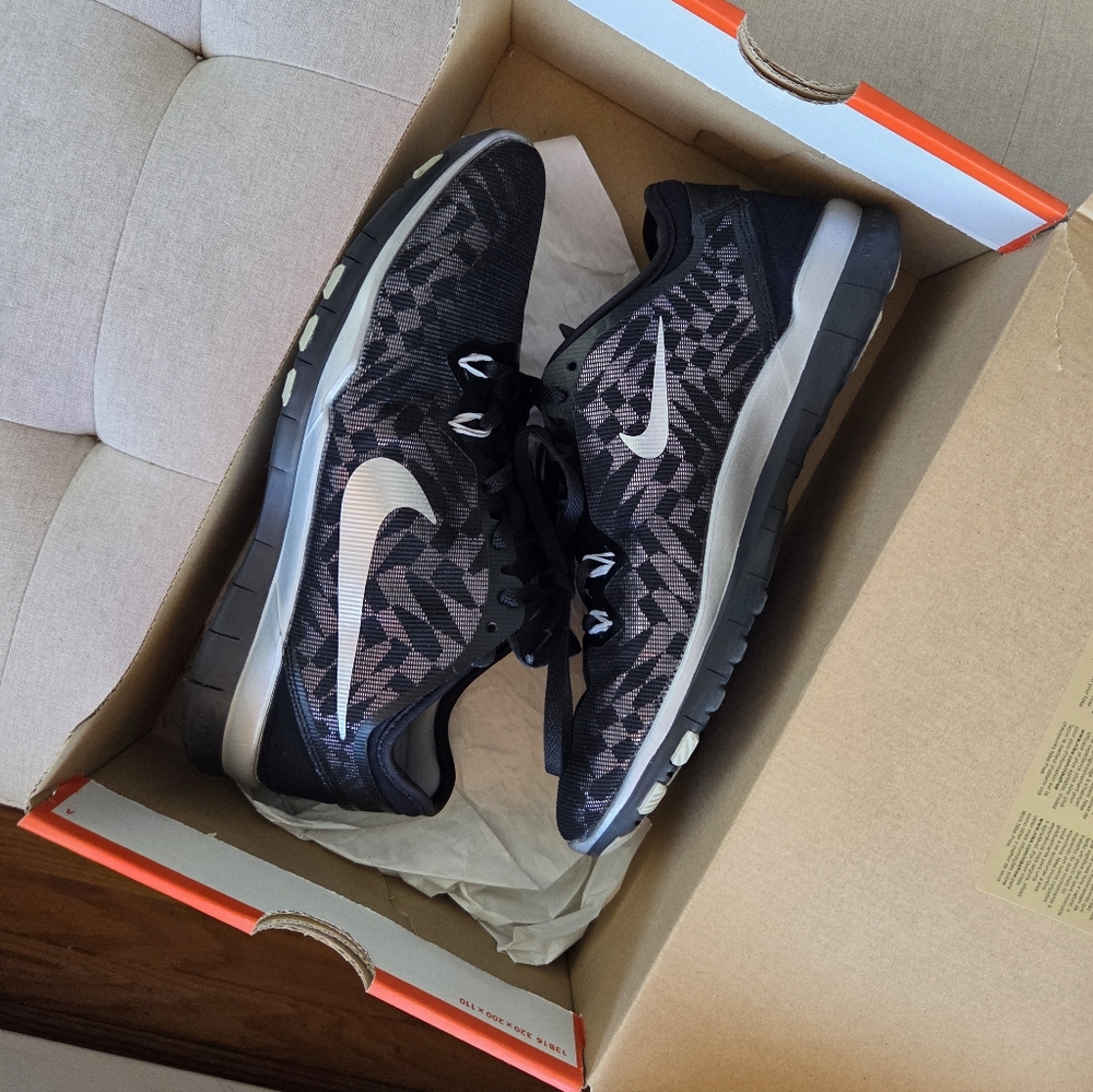 Nike Free 5.0 Black Metallic Sneakers Womens 7.5 TR Fit 5 Chic Athleisure Shoes - Picture 12 of 14